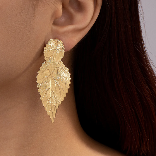 Diva Temperament Irregular Leaf Earrings - Обеци